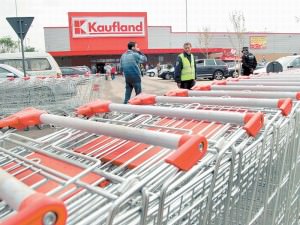 Kaufland a deschis oficial hypermarketul din Mediaş. Peste 1000 de oameni au mers la inaugurare