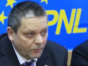 Blogul lui Ştirbeţ are audienţă la liberali - Poantele deputatului l-au iritat pe Cazan care îndeamnă politicienii sibieni la unitate