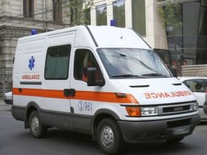 bătut şi cu dinţii rupţi pentru o presupusă bârfă, de către vecin