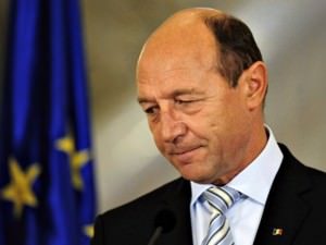 VIDEO - Băsescu anunţă scăderea pensiilor cu 15%, a fondului de salarii cu 25% şi a subvenţiilor