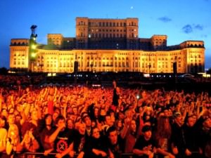 FOTO: Peste 50.000 de oameni electrizaţi de AC/DC la Bucureşti! Sute de sibieni au mers la show!