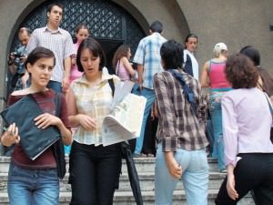 peste 320 de studenţi au mers să îşi caute job la bursa locurilor de muncă