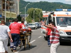 Un bărbat din Valchid şi-a tăiat două coaste cu un flex scăpat din mână