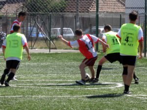 foto: brd a bătut bcr în finala de la „cupa bancarul” la fotbal în sibiu