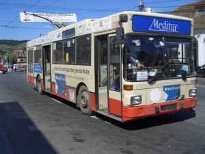 O femeie a căzut dintr-un troleibuz aflat în mers la Mediaş