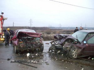 Accident pe DN1 la Bradu. Patru persoane au ajuns la Spital