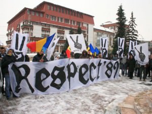 Poliţiştii depun miercuri coroane de flori în memoria eroilor de la Revoluţie