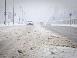 Ninsoare şi vânt de vineri seara până duminică la Sibiu