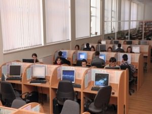 Se deschid centre cu calculatoare cu internet la Aţel, Dârlos, Şura Mică şi Valea Viilor