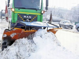 şase utilaje deszăpezesc sibiul după ninsoarea de joi noapte
