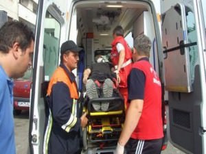 Trei răniţi aduşi la spital după o bătaie ca între vecini