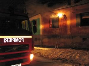 Un sibian a incendiat locuința în care fusese primit să stea de către o femeie