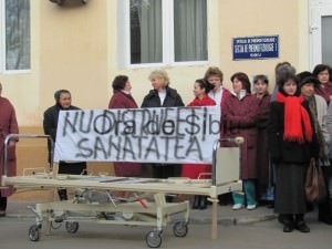 foto - video: protest spontan la spitalul de pneumoftiziologie din sibiu