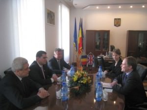 Ambasadorul Angliei, în vizită la Prefectura din Sibiu