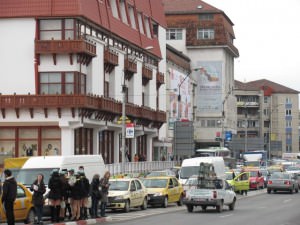 VIDEO - FOTO: Sosirea autobuzului lui Morar de la ZU a extaziat Sibiul. Vezi video cu declaraţiile lui Morar şi Buzdugan!