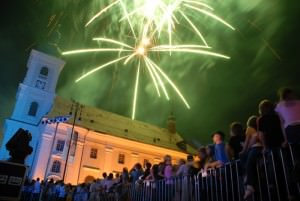 VIDEO - Peste 90 de reprezentaţii stradale, la Festivalul Internaţional de Teatru de la Sibiu. VEZI PROGRAMUL FITS 2011!