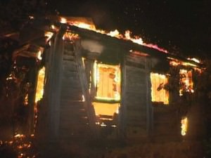 Incendii în locuinţe din Sibiu şi Mediaş. Două persoane au fost grav rănite