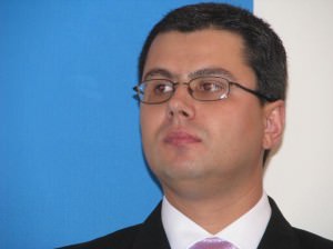 premieră – prefectul răcuciu merge să planteze copaci la păltiniş