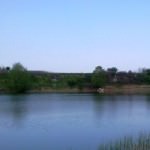 Băieţel de şase ani, căutat de pompieri în lacul din Aţel