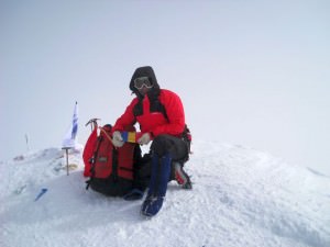 FOTO – Alpinistul sibian Teodor Tulpan a ajuns cu bine pe McKinley