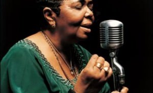 Cesaria Evora a murit. "Diva Desculţă" a încetat din viaţă la vârsta de 70 de ani