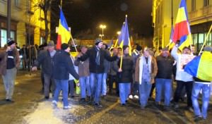 LIVE Sibienii au pornit în a opta zi de proteste. Aproximativ 1.000 de oameni participă la miting UPDATE FOTO