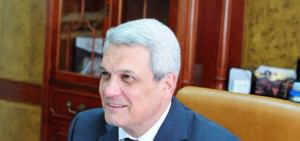 Ariton a stârnit hohote de râs la predarea mandatului de ministru: Colegii de la presă POATE să zâmbească