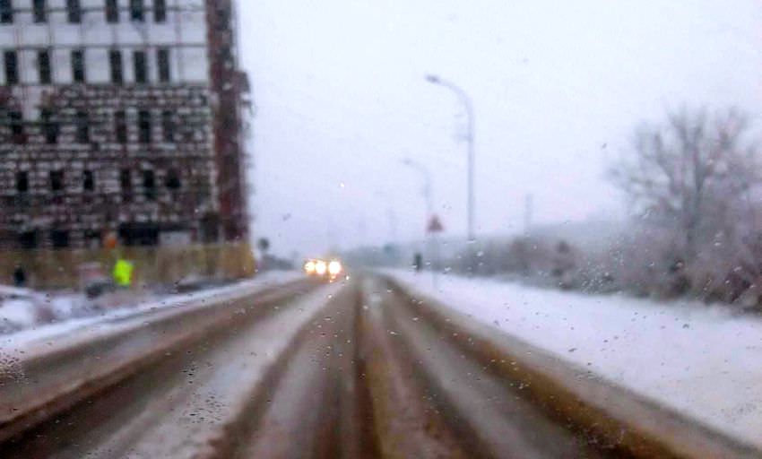 strada doamna stanca din șelimbăr este acoperită cu zăpadă