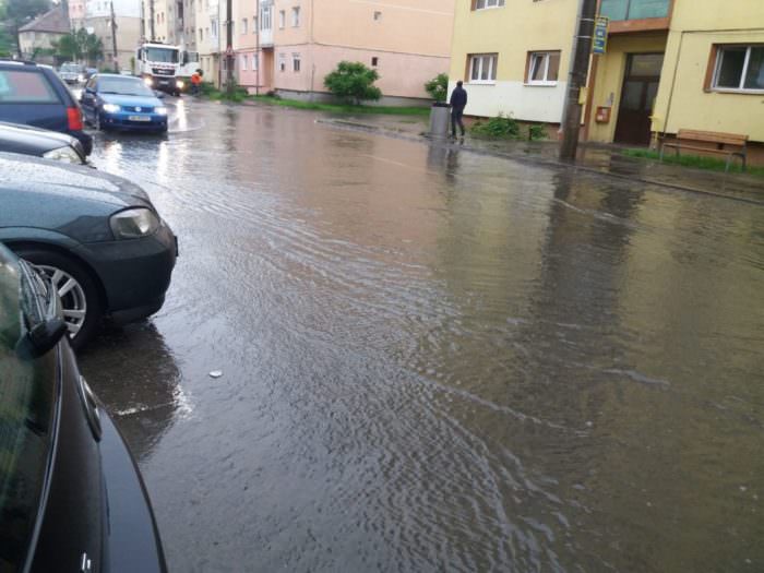 strada hategului inundatii strand