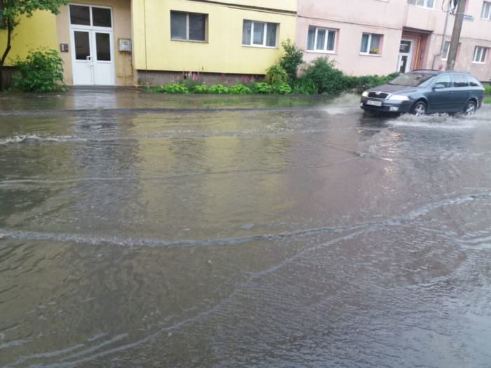 strada hategului inundatii strand 1