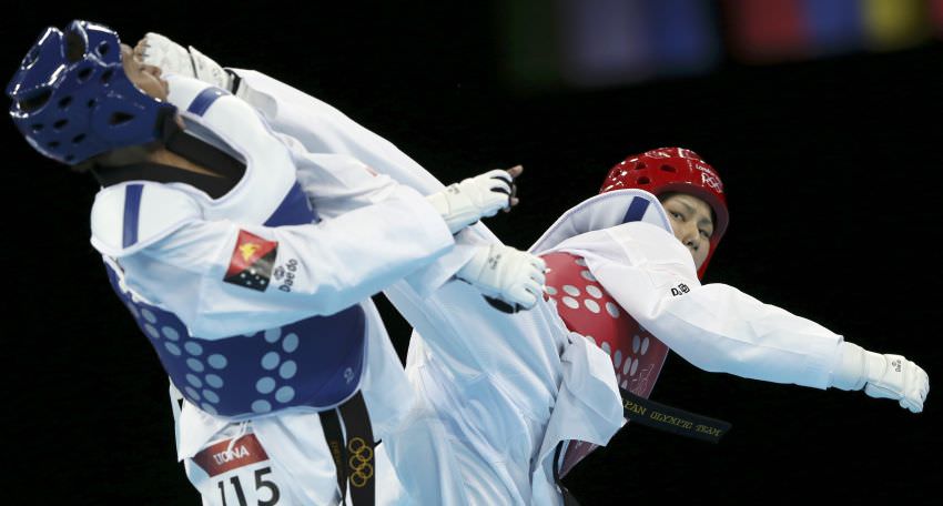 Japan's Erika Kasahara fights against Papua New Guinea's Theresa Tona during their women's -49kg preliminary round taekwondo match at the London Olympic Games