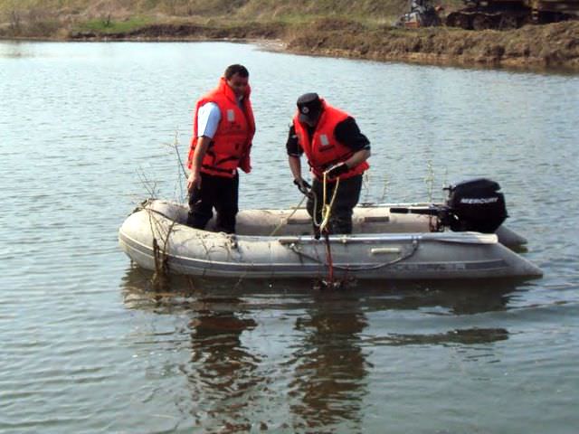 alertă în țiglari: pompierii caută o persoană dispărută pe lacul binder