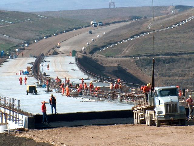 peste 20 de firme înscrise pentru licitaţii la cele patru tronsoane de la autostrada orastie - sibiu