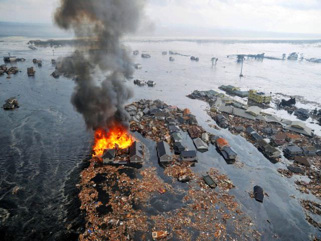 video - explozie la centrala nucleară fukushima. vezi fotografii incredibile după cutremurul de vineri din japonia!