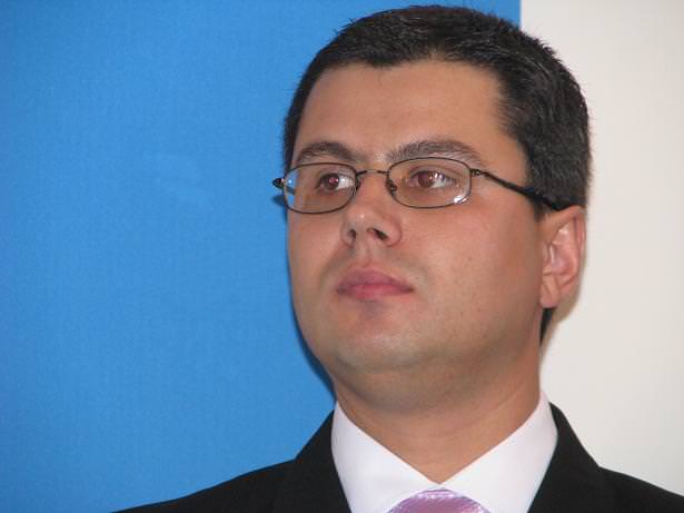 prefectul răcuciu convocat la o întâlnire pe aeroport de către ministrul igaş