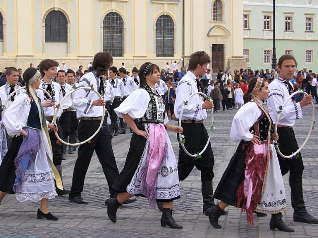 mai fest se ţine sâmbătă în pădurea dumbrava cu o petrecere câmpenească