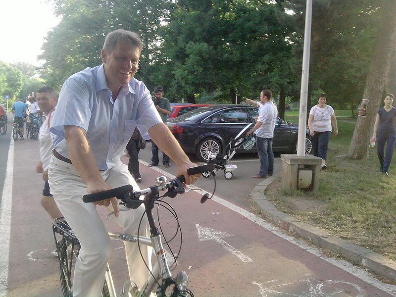 video: iohannis mulţumit de noile piste pentru biciclişti după plimbarea de miercuri