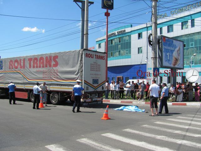 video şocant: vezi imaginile surprinse cu tir-ul care a călcat un copil de 10 ani pe trecerea de pietoni la sibiu