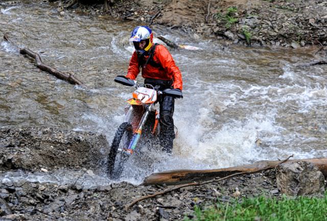 peste 20 de piloți români la red bull romaniacs 2011