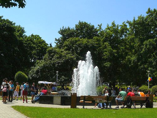 trei răşinăreni au jefuit o femeie în parcul tineretului