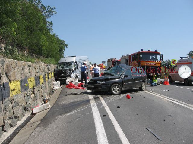 video-foto accident groaznic pe dn1 la cristian: doi morţi şi nouă răniţi