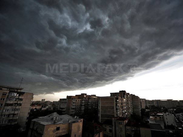 vremea în weekend. cod galben de ploi, caniculă și vijelii și la sibiu