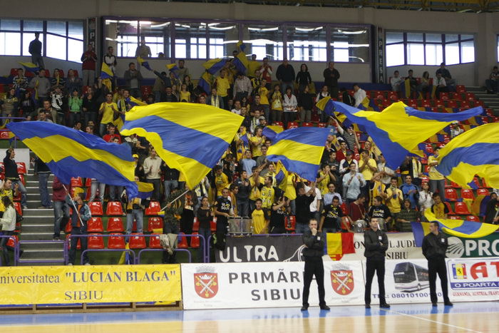 începe memorialul elemer tordai, la sala transilvania. vezi live-video imagini de la meciurile celor de la csu sibiu