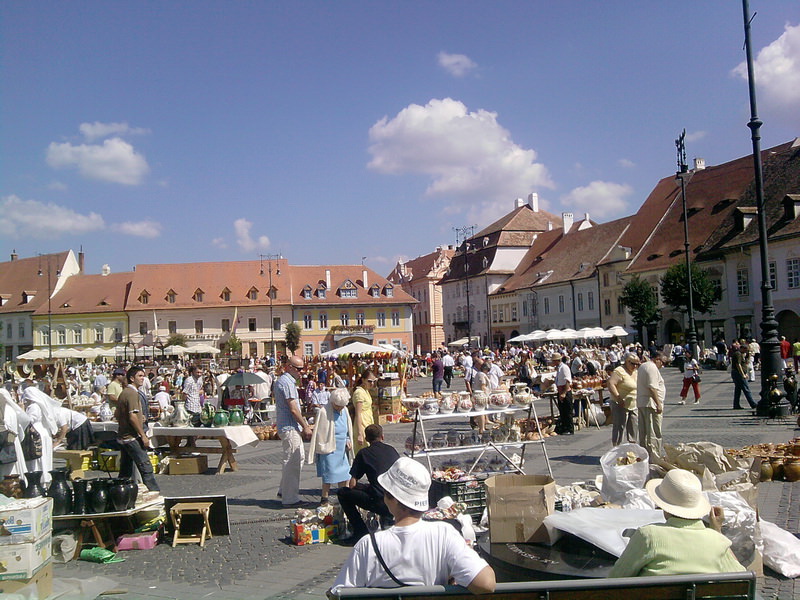 VIDEO-FOTO: Peste 150 de olari din toată ţara și mii de vizitatori la Târgul Olarilor din Sibiu