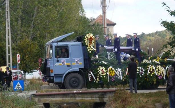 lucian gancea condus pe ultimul drum de sute de sibieni şi colegi din poliţie