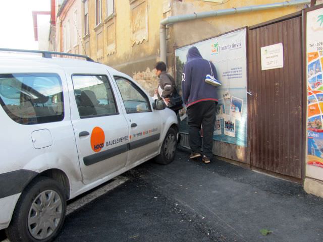 topul mârlanilor: un meseriaş de la hoco a blocat trotuarul pe rennes. vezi imagini incredibile!