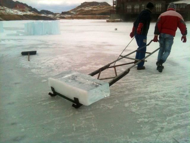 FOTO: Au început lucrările la noul Hotel de Gheaţă de la Bâlea Lac