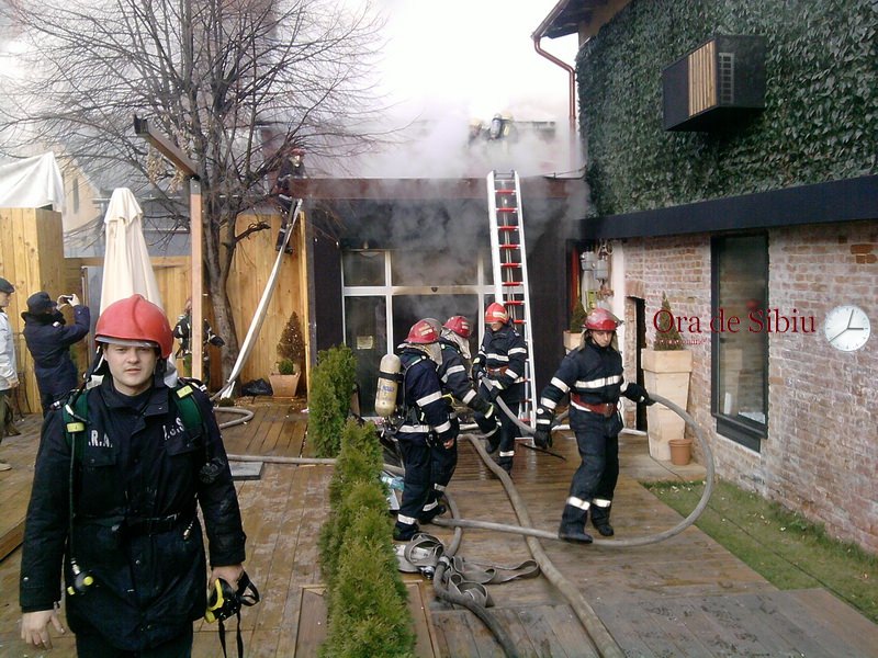 video-foto: clubul liquid și restaurantul dobrun s-au făcut scrum! incendiul pus de o mână criminală!