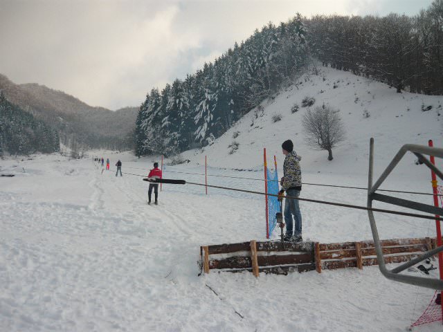 foto alternativă pentru pasionaţii de schi. pârtie la 60 de kilometri de sibiu, pe valea oltului. vezi unde!