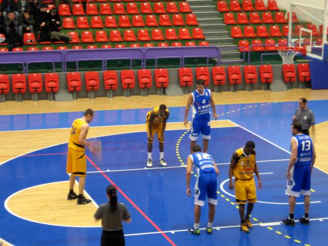 înfrângere pentru csu înainte de reluarea campionatului. sibiul a pierdut în fața celor de la bc mureș cu 70-76